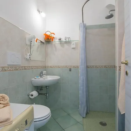 Giovanni's House 4*